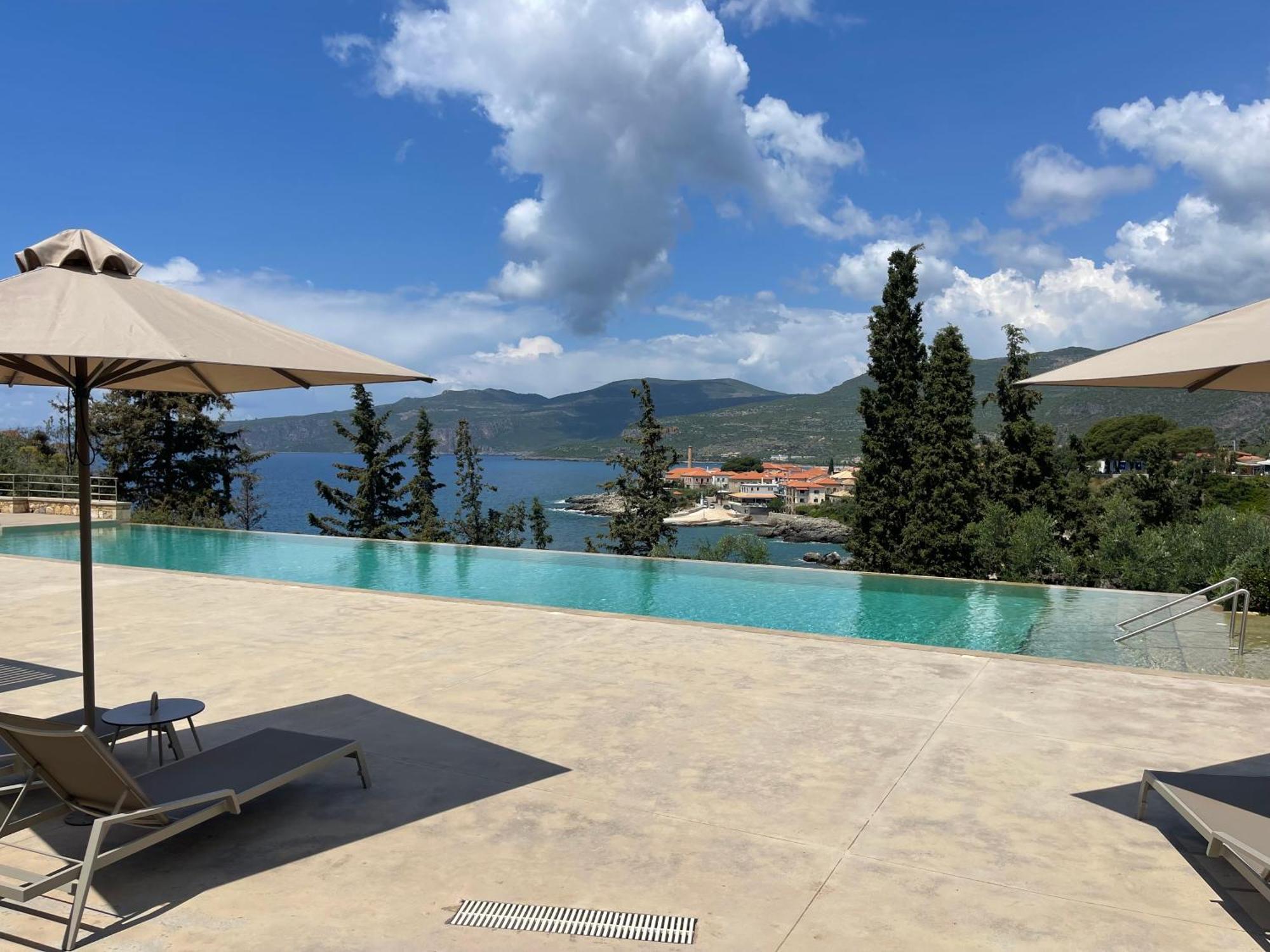 Diapori Suites Hotel Kardamyli Exterior photo