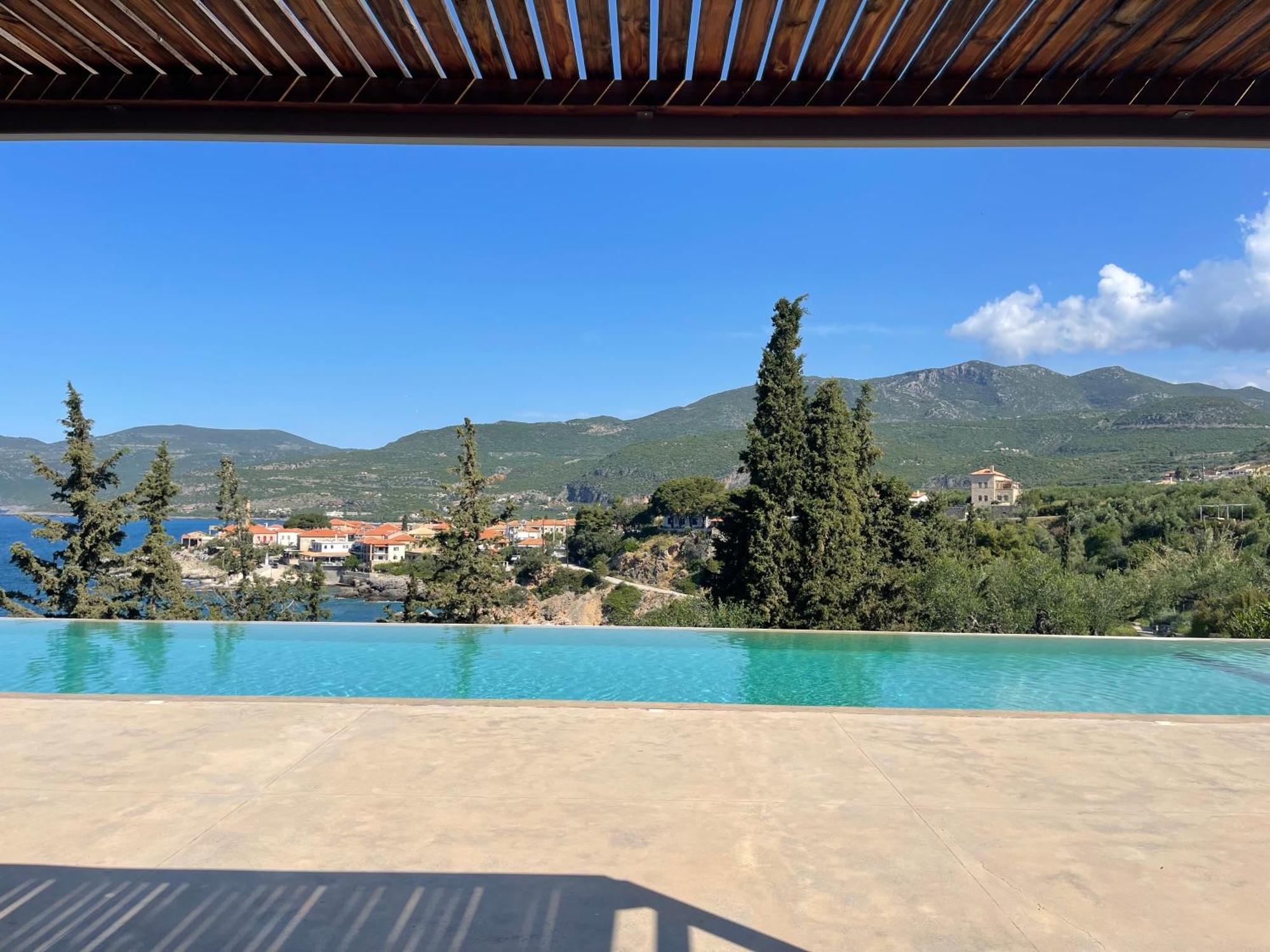Diapori Suites Hotel Kardamyli Exterior photo