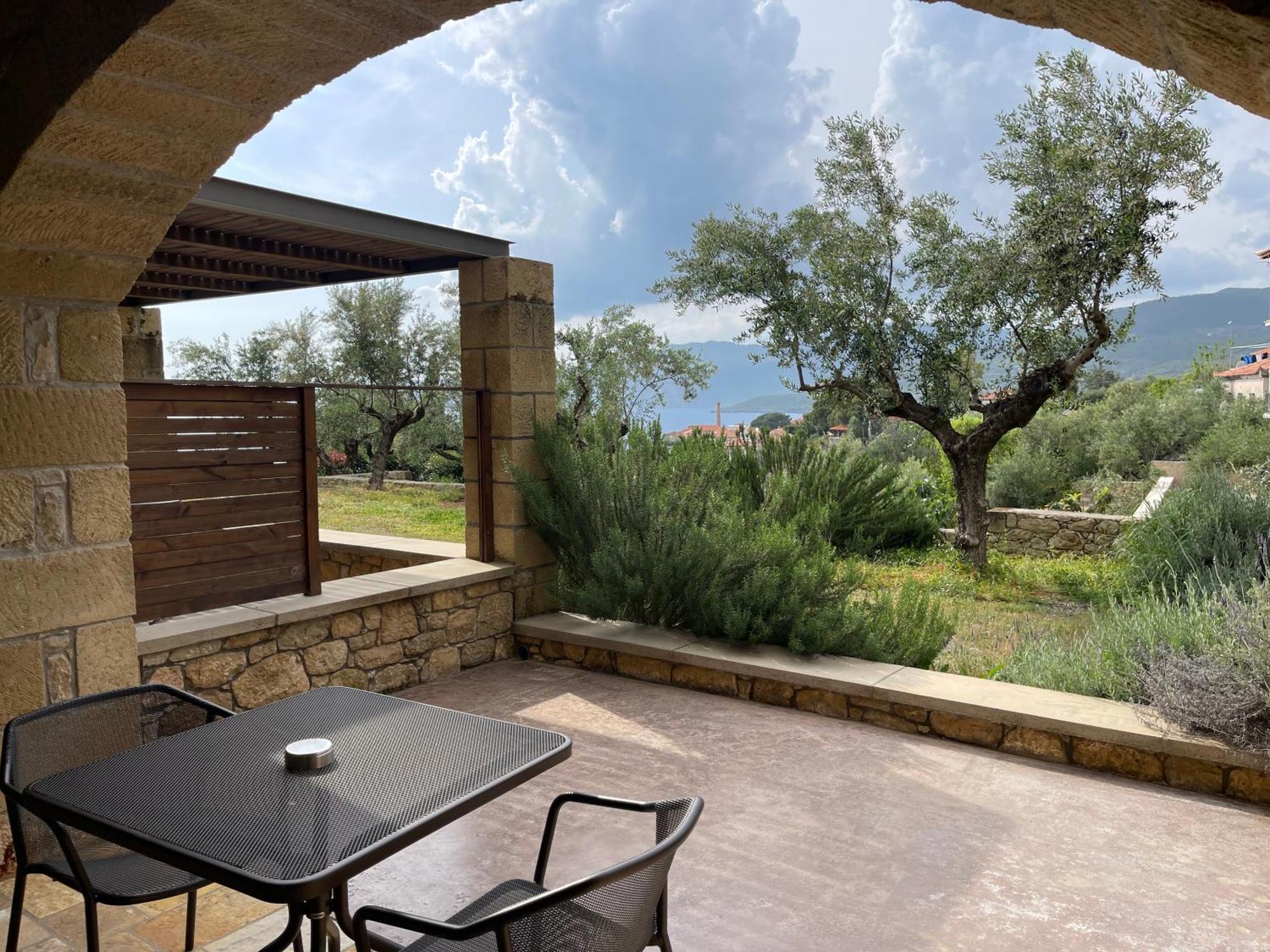 Diapori Suites Hotel Kardamyli Exterior photo