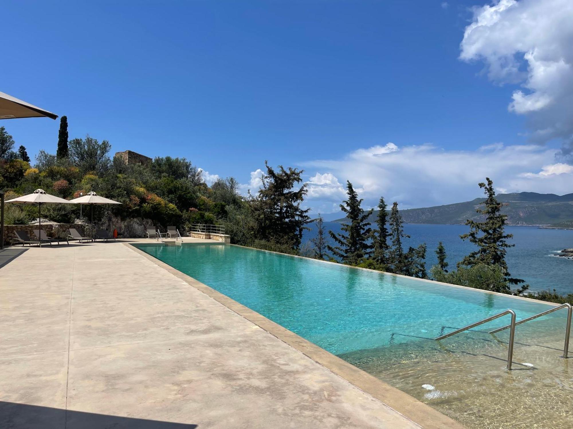 Diapori Suites Hotel Kardamyli Exterior photo
