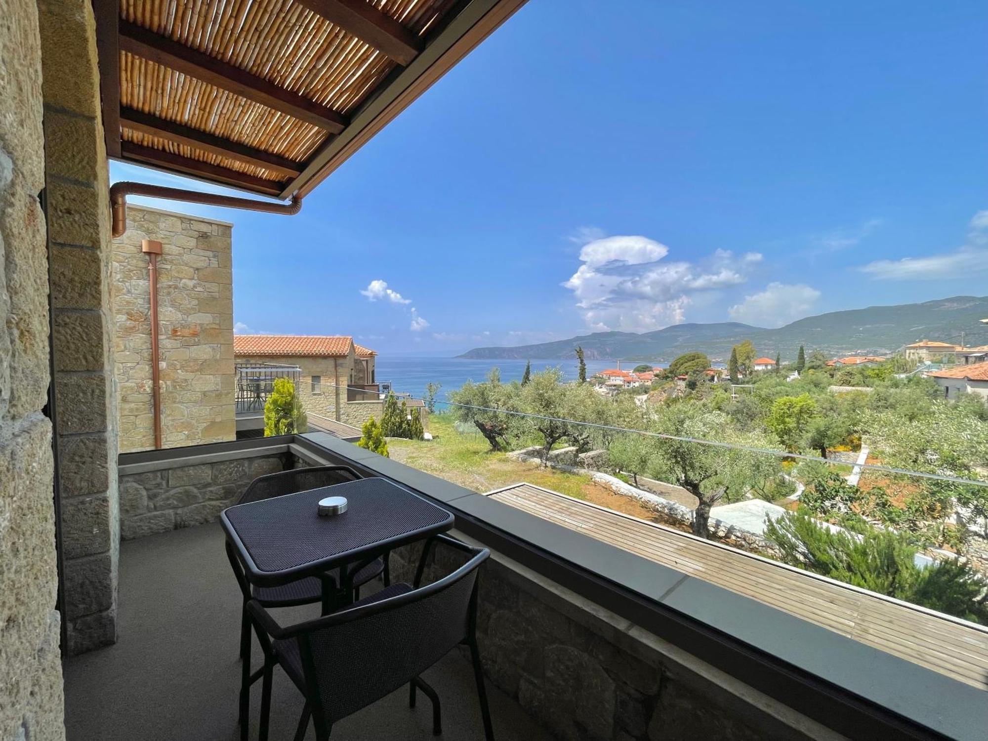 Diapori Suites Hotel Kardamyli Exterior photo
